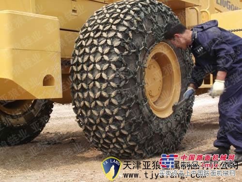 铲运机械轮胎防护必备的亚狼王铲运机轮胎保护链