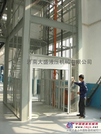 广东导轨式升降平台-SJD导轨式升降机