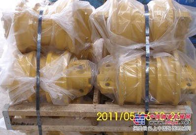 供应山推SD32支重轮