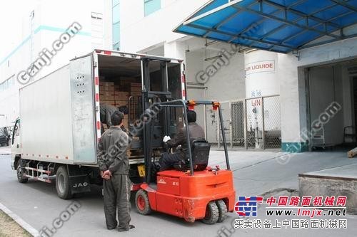 羅涇7噸叉車出租-貨櫃裝卸-上海寶山區汽車吊牽引車出租