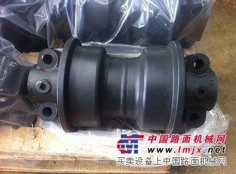 供应小松PC300支重轮