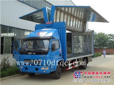 东风多利卡小型飞翼车
