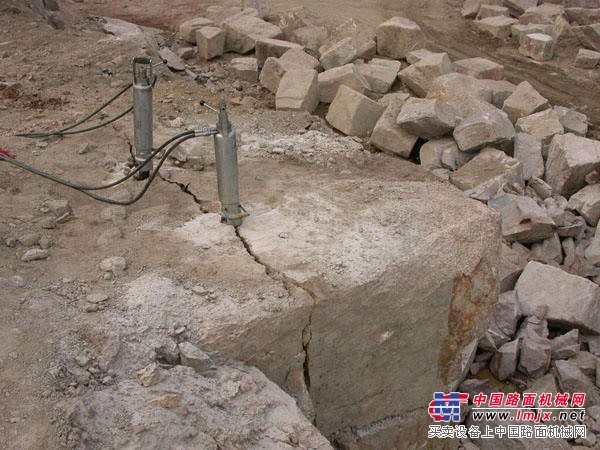 静爆拆除石头混凝土-岩石劈裂机-