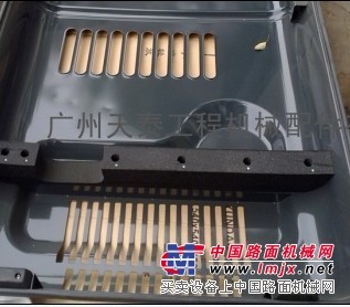 供应挖掘机引擎盖