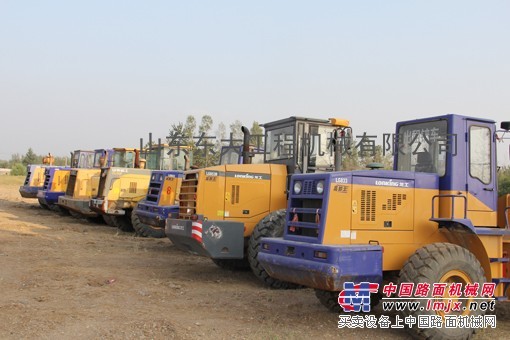 解读二手龙工装载机济南专卖赢得市场的秘诀