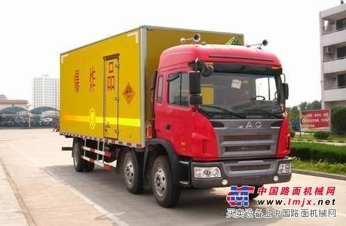 贵州江淮9.8吨爆破器材运输车18607279957