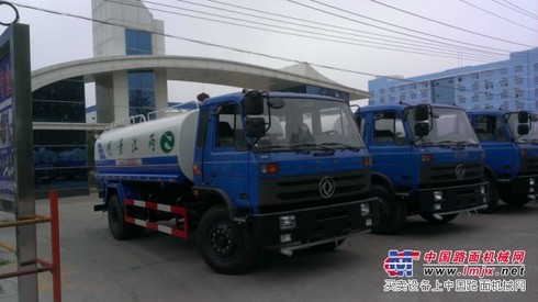 甘南东风5吨洒水车