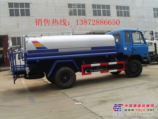 江西上饒綠化灑水車哪里有賣的,5噸10噸灑水車廠家低價(jià)直銷。