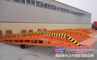 【新乡鹰扬升降机】专业生产移动式液压登车桥厂商