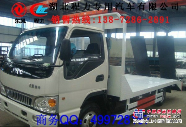 上海 小型东风多利卡平板拖车价格 后八轮挖机平板运输车配置