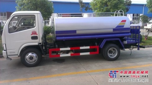 建昌县厂家直销多利卡洒水车