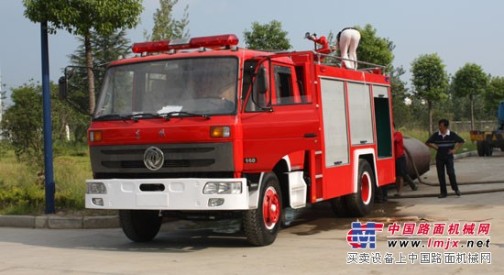 東風145消防車