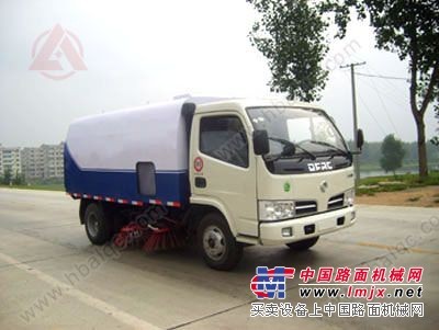 東風金霸掃路車,市政環(huán)衛(wèi)道路清掃車廠家直銷,6噸掃地車多少錢