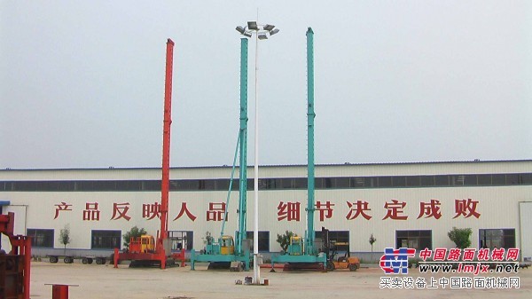 河北雄飛CFG長螺旋工程鉆機(jī)｜廠家直銷樁機(jī)｜樁機(jī)配件