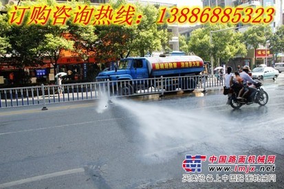 供应2吨洒水车哪里卖？2吨洒水车价格？
