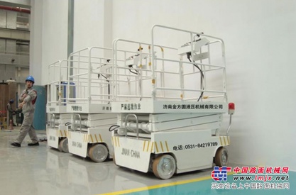 金方圆剪叉式高空作业平台车
