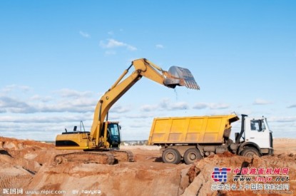 承揽土石方工程。景观工程，并可提供大小挖掘机86834111