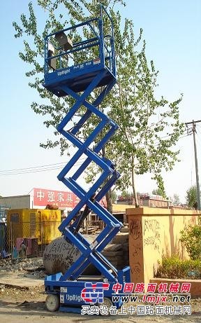 北京專業維修高空作業車修理升降機修理電動剪叉升降平台