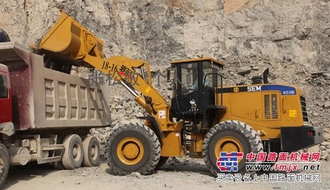 登封市山工装载机、山工铲车服务中心