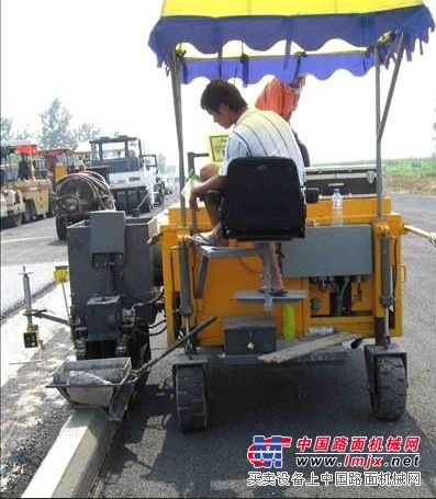 全新出售 江苏知名品牌 路边石 滑膜成型机