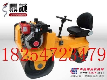 河南新乡座驾式双钢轮振动压路机生产  