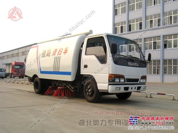 庆铃五十铃小型扫地车多少钱,5T扫路车,5立方公路垃圾清扫车