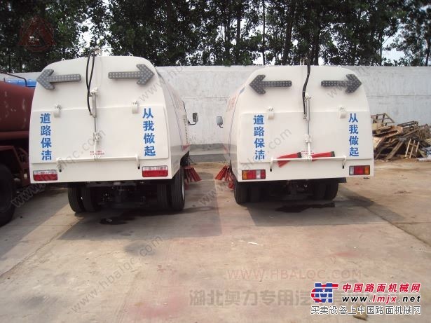 庆铃五十铃小型扫地车多少钱,5T扫路车,5立方公路垃圾清扫车