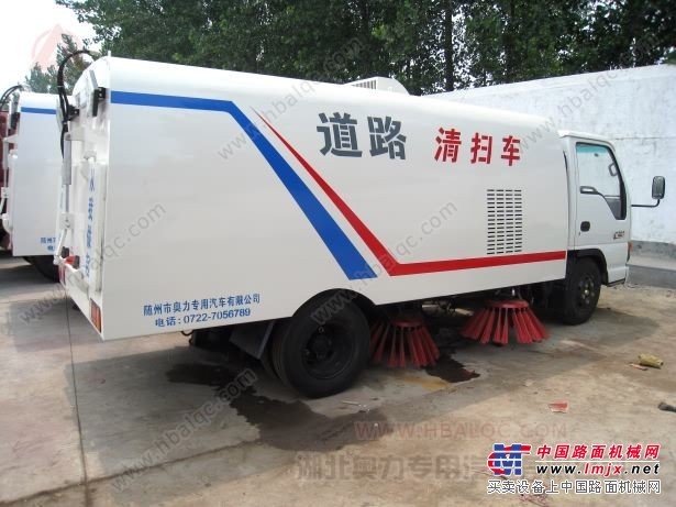 庆铃五十铃小型扫地车多少钱,5T扫路车,5立方公路垃圾清扫车