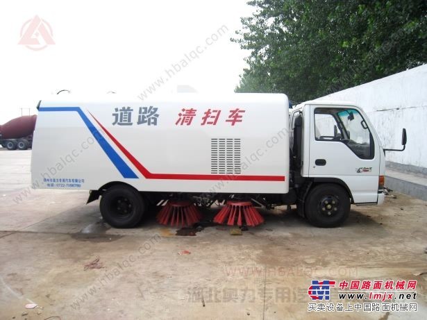 庆铃五十铃小型扫地车多少钱,5T扫路车,5立方公路垃圾清扫车