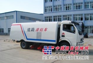 东风多利卡中型垃圾清扫车,6吨柴油扫地车,街道环卫扫路车