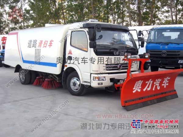 户外扫路除雪车真空扫地车多利卡地面清扫机