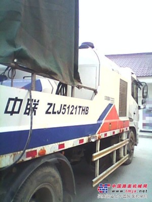 出售11年中联柴油混凝土车载泵一台（东风天锦底盘）