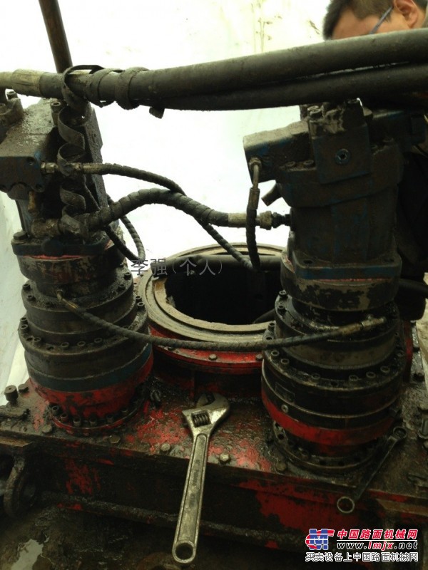 专业维修旋挖钻机的减速机及配件更换