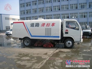 5噸小型廠區掃地車,東風小霸王多功能掃路車,街道柴油清掃車