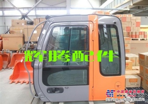 日立挖掘机驾驶室
