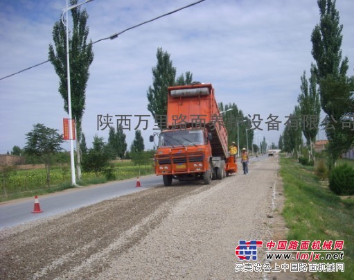 推行式碎石撒布机不改车、不占车高效节能