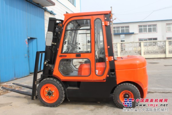 柴油叉车  4吨机械叉车