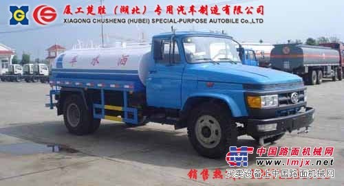 供應解放5.6方灑水車，熱線：18672281711