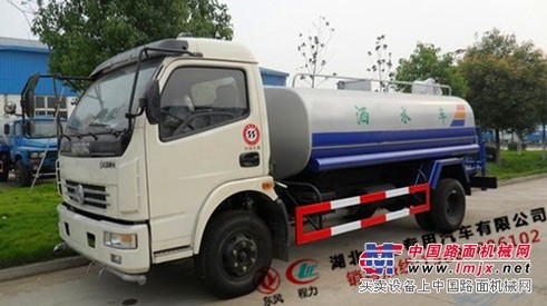 供应阜新洒水车价格丨洒水车厂家丨洒水车供应商