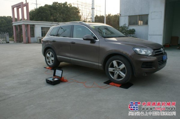 润鑫STW-18高精度汽车轴重仪是中国轮轴重设备品牌！