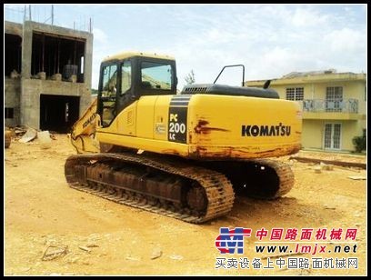 上海二手挖掘機交易市場 出售二手小鬆200-7進口挖掘機