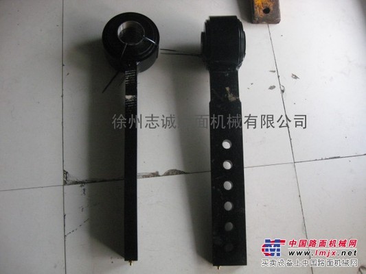 供应天津鼎盛摊铺机吊架3