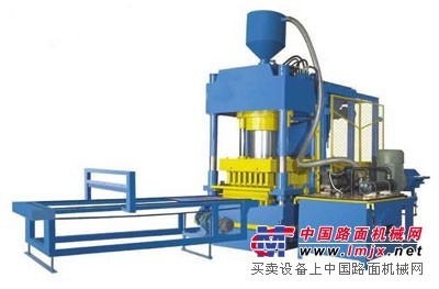 联科水泥垫块机压制人行道板试验成功