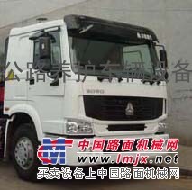 程力威豪爍8.1方同步碎石封層車 國(guó)四