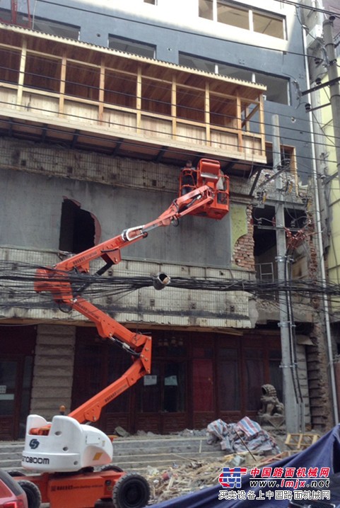 西安某火鍋店租賃我公司高空作業車、雲梯