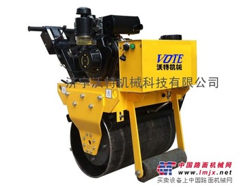 小型手扶压路机