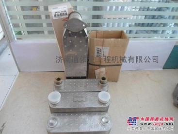 道依茨机油散热器4209930 4254426及修路面设备