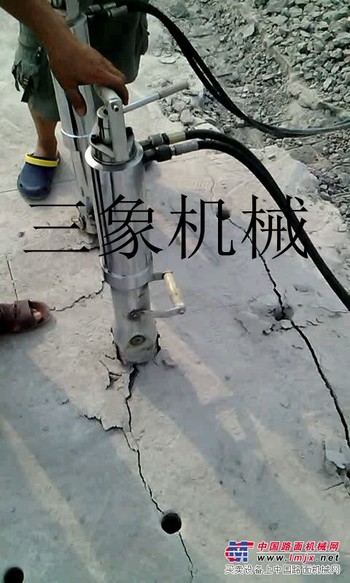 供应公路、桥面钢筋混凝土拆除设备-液压劈裂机 
