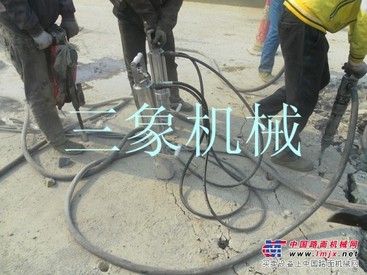 供应无声拆除混凝土劈裂机