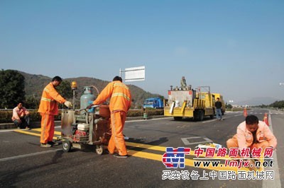 供應廣州高速路劃線  廣州地下庫車位劃線  廣州專業(yè)承接劃線